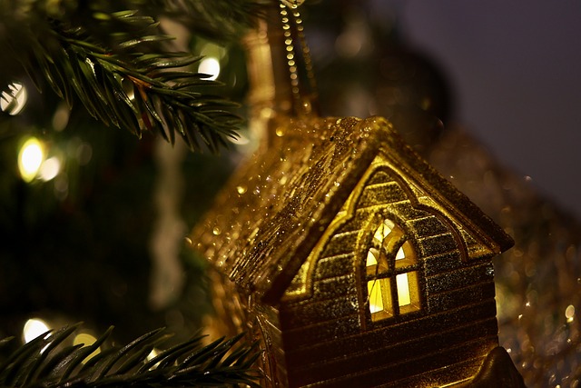 Hvordan kan man vedligeholde sit juletræ så det holder sig pænt hele julen igennem?