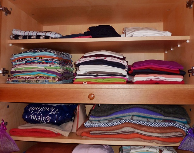 Hvordan en hjørnehylde fra Wenko kan hjælpe dig med at organisere din garderobe
