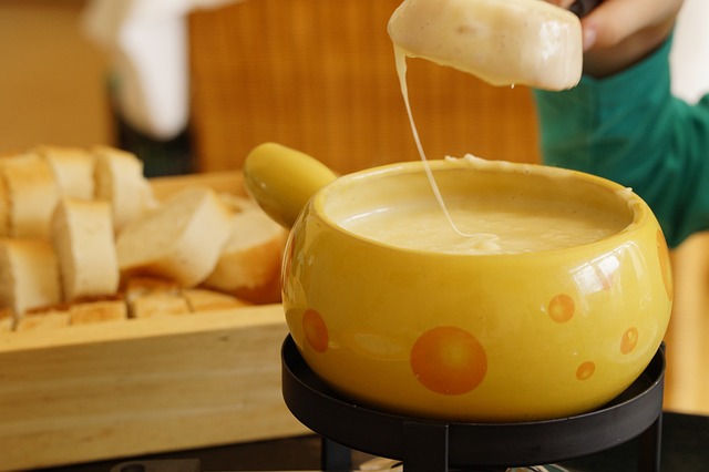 Fra chokolade til ost: Opdag forskellige typer fonduesæt til enhver smag